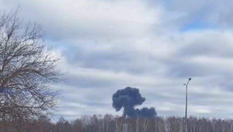 Военный самолет Ил-76 загорелся и упал в Ивановской области