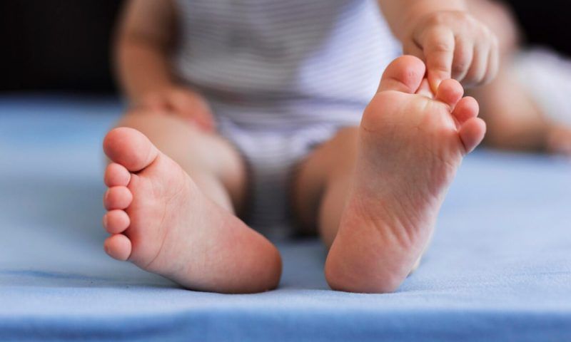 Домашние роды, сыроедение и «антивакса»: 5 способов убить своего ребенка