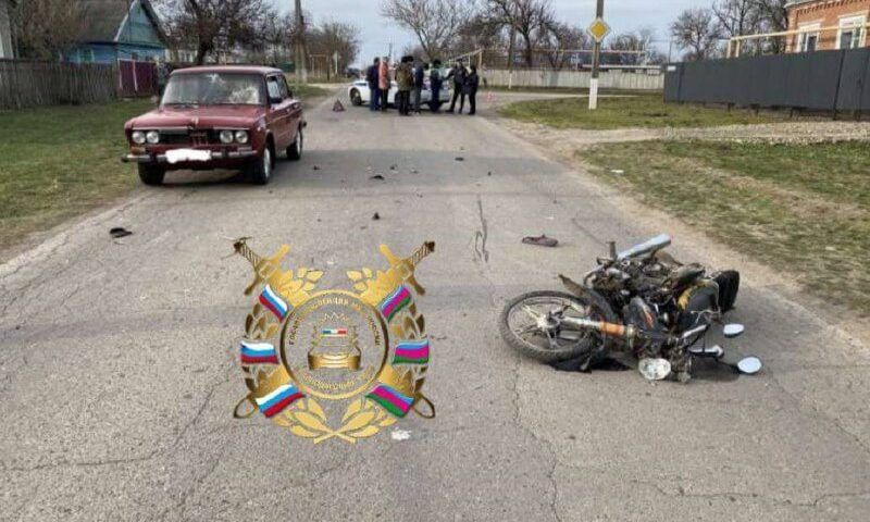 Пожилой мотоциклист без прав врезался в «Жигули» и погиб в Каневском районе