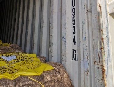 В порту Новороссийска задержали 62 тонны мокросоленых шкур из южного полушария