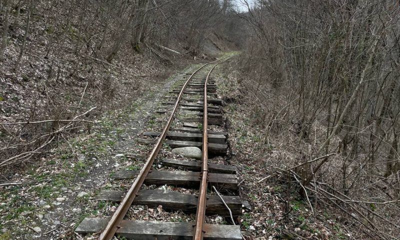Из-за оползня закрыли участок узкоколейной железной дороги в Апшеронском районе