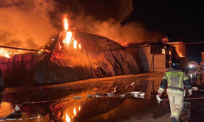 Пожар в ангарах под Краснодаром потушили на площади 1800 кв. метров