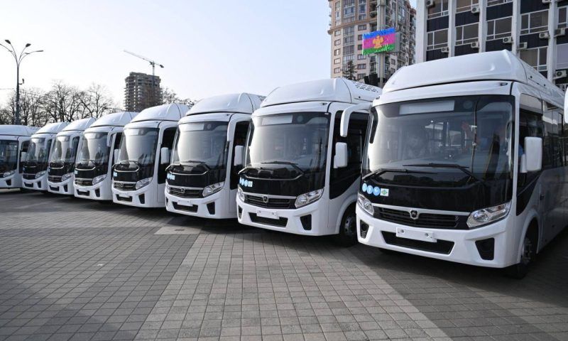 Перевозчикам Краснодара передали 37 вместительных автобусов с кондиционерами