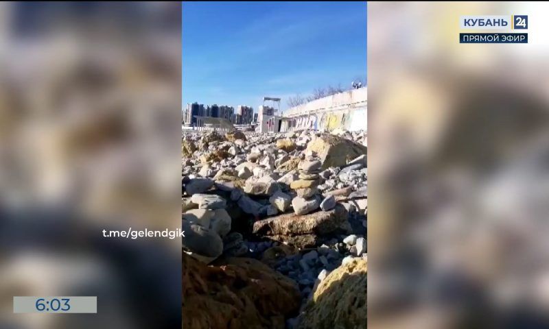 На городском пляже Новороссийска обнаружили «мини-Стоунхендж»