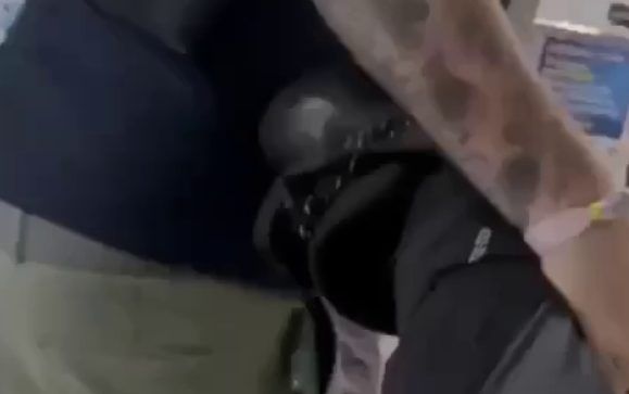 Охранник горнолыжного курорта в Сочи за ногу вытянул туристку из кабины канатки
