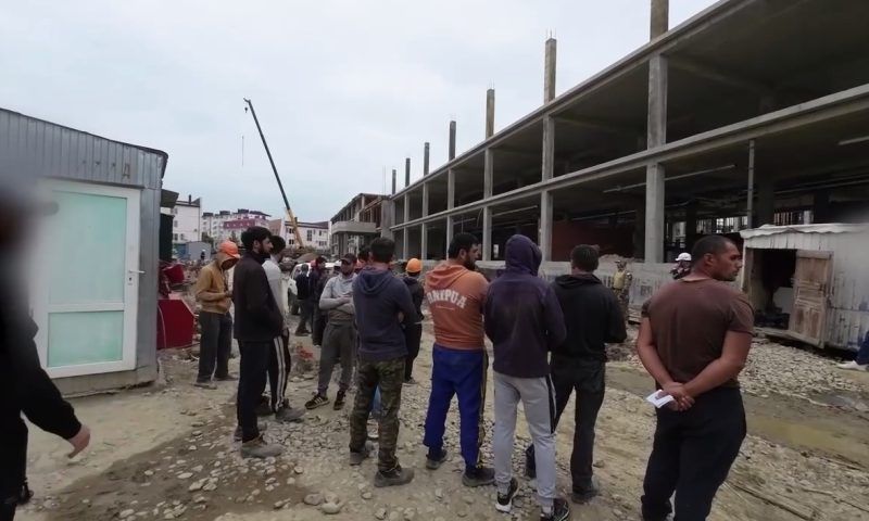 На стройке в Горячем Ключе задержали 10 мигрантов-нелегалов