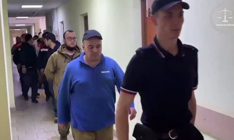 Суд депортировал из РФ 15 граждан Узбекистана, участвовавших в драке в Туапсе