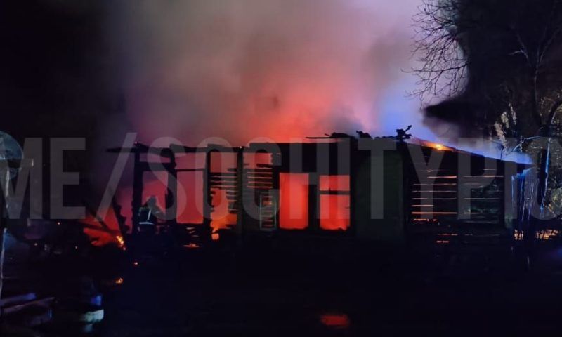 Пожар площадью более 200 кв. метров произошел в частном доме в Сочи