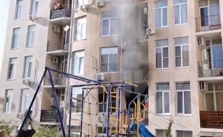В Сочи во время пожара из многоэтажки эвакуировали 35 человек