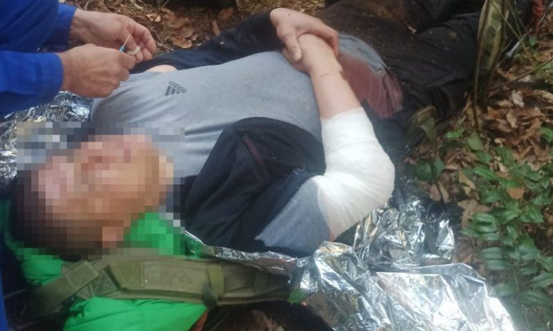 На Кубани спасатели эвакуировали туриста, сломавшего руку при падении с обрыва