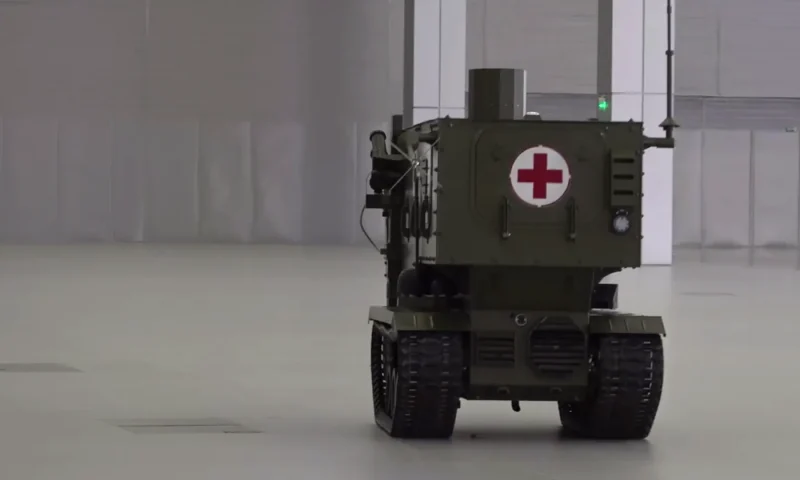 Шойгу поручил ускорить запуск серийного производства медицинских роботов