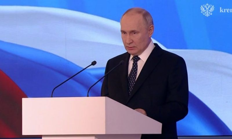 Путин призвал повышать производительность труда, чтобы не завозить мигрантов