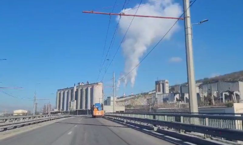 Власти Новороссийска объяснили появление подозрительного дыма в городе