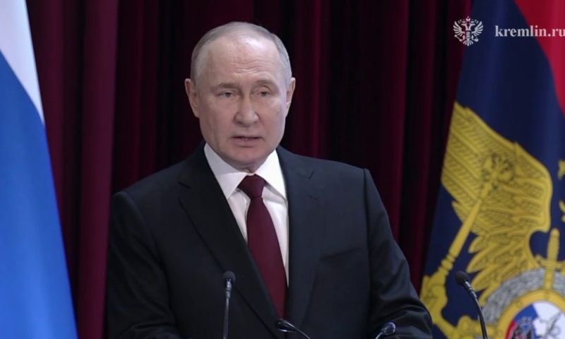 Путин поручил кардинально изменить миграционную политику в РФ