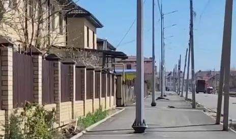 Глава Краснодара поручил разобраться с «выросшими» на тротуарах столбами