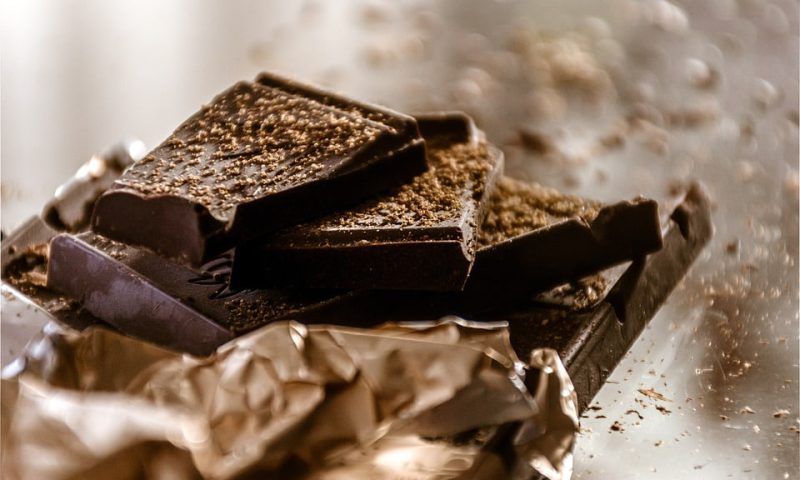 Горький шоколад: чем полезен и кому нельзя