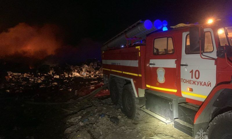 Пожар произошел на мусорном полигоне в Адыгее