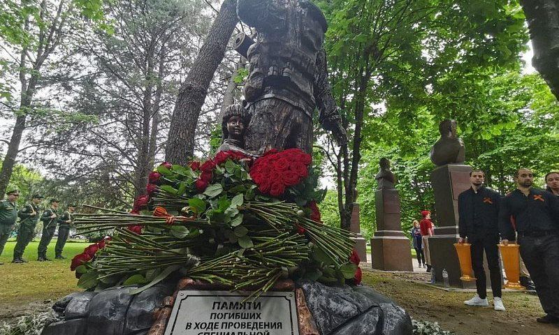 Памятник в честь погибших на СВО военных открыли в Сочи