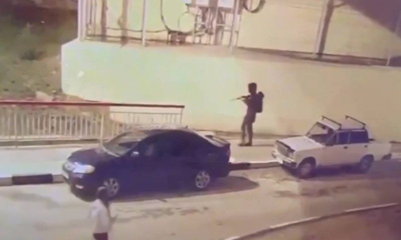 Мужчина открыл стрельбу из винтовки на улице в Сочи