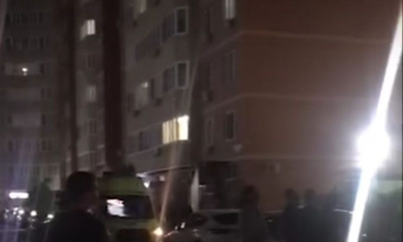 Парень разбился насмерть, выпав из окна дома на «Панораме» в Краснодаре