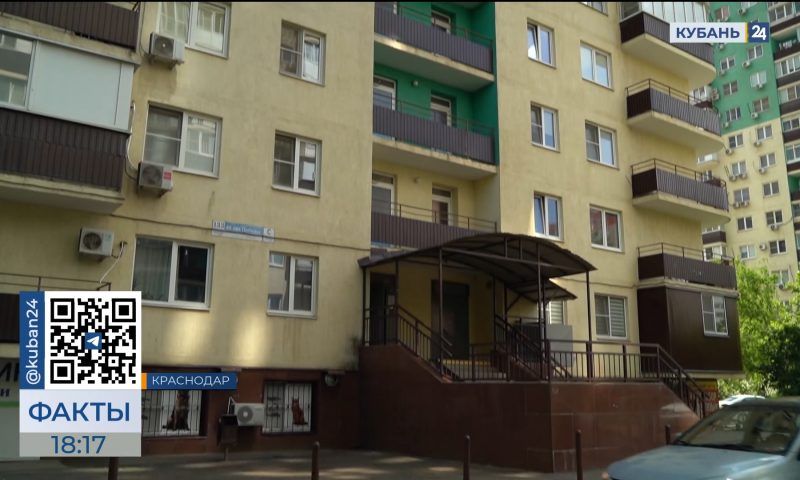 Следователи выясняют причины падения рабочего из многоэтажки в Краснодаре