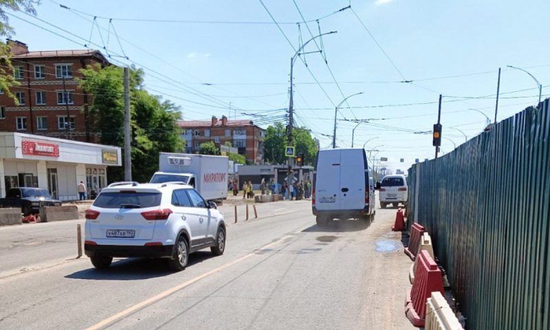 Возле строящегося подземного перехода в Краснодаре открыли полосы для транспорта
