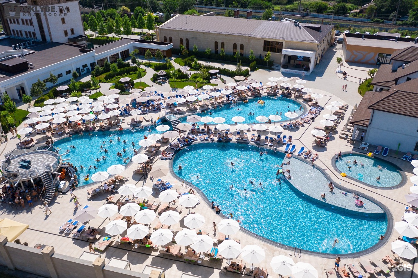 Топ-5 пляжных клубов с бассейнами в Краснодаре