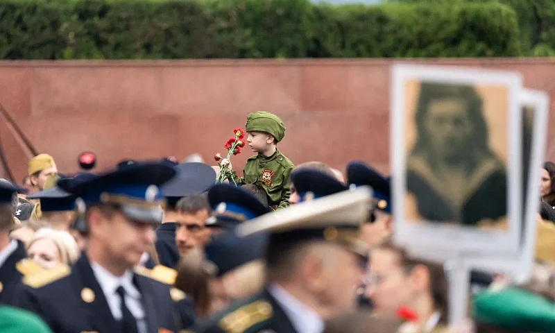 В Сочи 5 тыс. человек возложили цветы на главном воинском мемориале