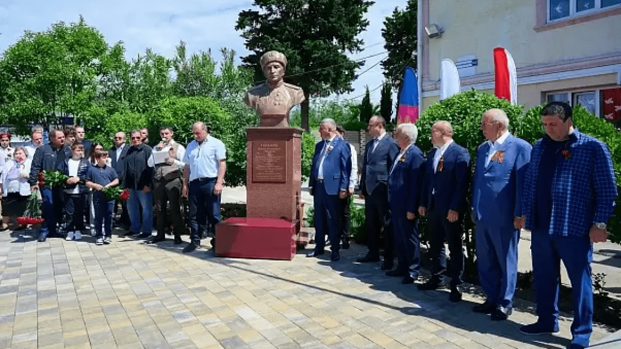 Бюст Героя СССР Ерванда Гараньяна торжественно открыли в Сочи - 17 мая,  2024 Все новости, Общество «Кубань 24»