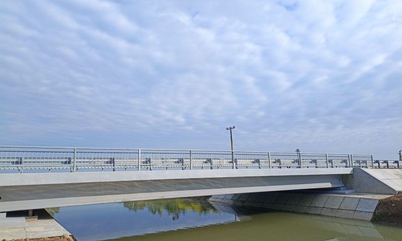 Капитальный ремонт моста через канал в Славянском районе завершили раньше срока