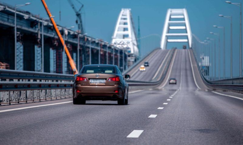 Почти 400 автомобилей стоят на подъезде к Крымскому мосту в сторону Кубани