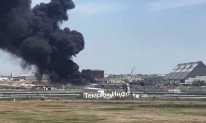 Пластиковые трубы загорелись на площади 70 кв. метров в порту «Тамань»