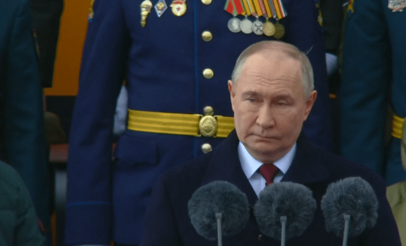 Владимир Путин поздравил жителей России с Днем Победы