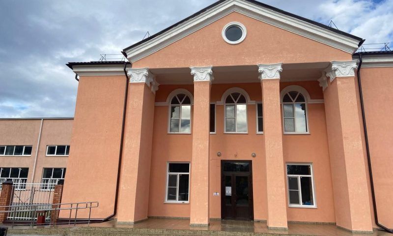 Капитальный ремонт 70-летнего Дома культуры завершили в Мостовском районе