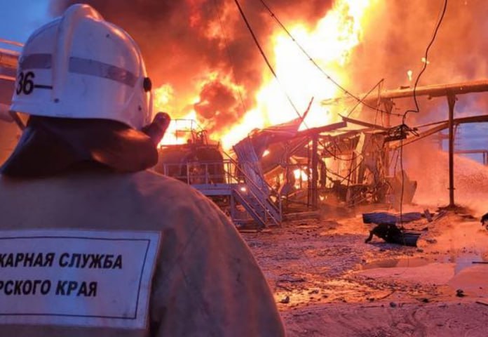 В Темрюкском районе потушили крупный пожар на нефтебазе