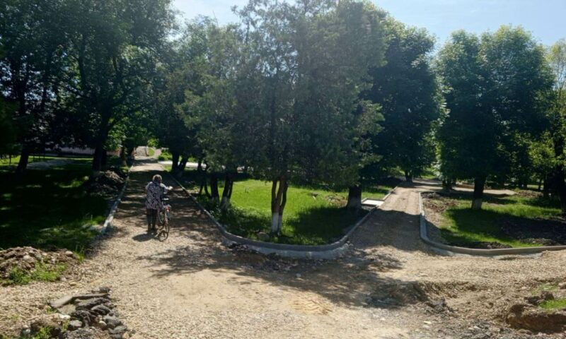 Благоустройство парка по нацпроекту завершат осенью в Мостовском районе