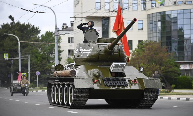 В параде в честь Дня Победы в Новороссийске приняли участие более 2 тыс. человек