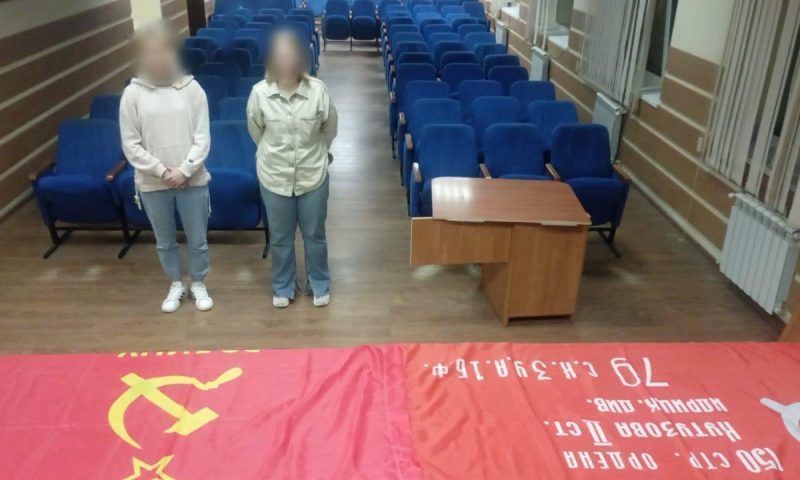 Флаги Победы и СССР украли две приезжие с забора частного дома в Сочи
