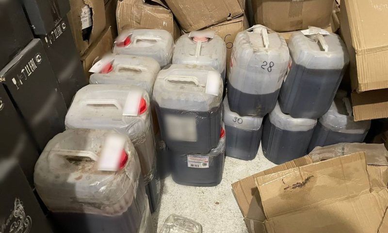 В Сочи с подпольного склада изъяли 6 тонн алкогольной продукции без документов