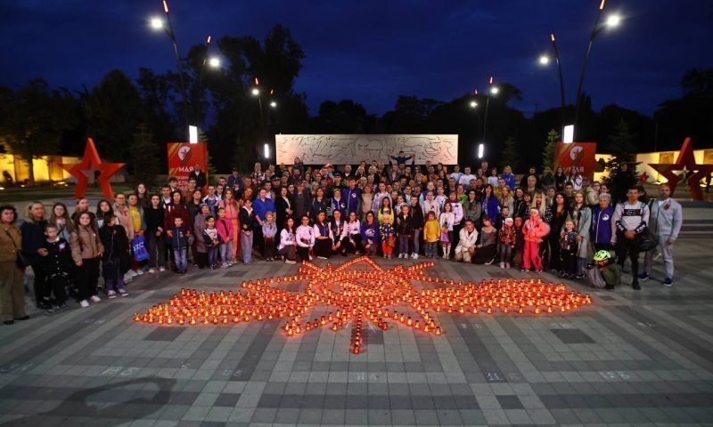 Орден Победы из свечей создали на Площади Памяти Героев в Краснодаре