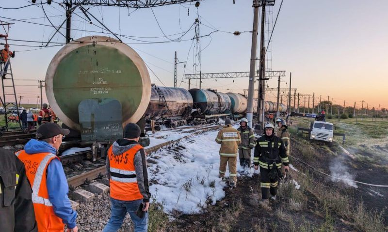 Пять пассажирских поездов задержаны из-за схода вагонов в Ростовской области