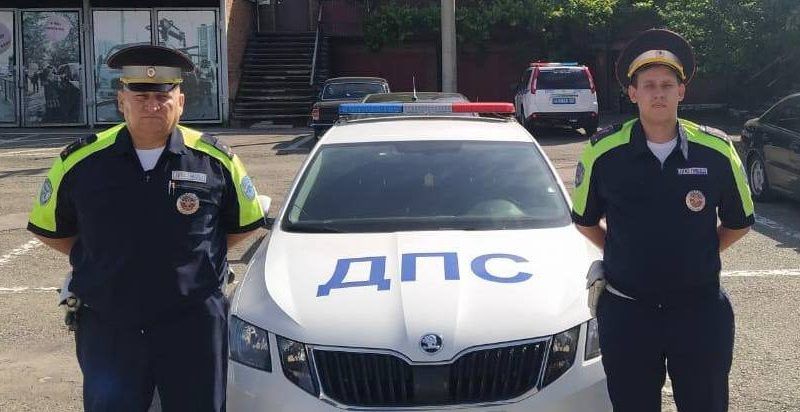 В Краснодаре инспекторы сопроводили автомобиль с роженицей в роддом