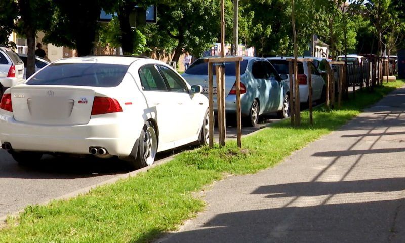В мае эвакуаторы увезли более 500 машин за неправильную парковку в Краснодаре