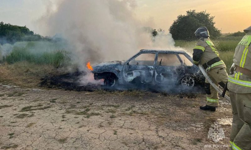 В Адыгее 3-летний ребенок сгорел в машине, пока родители собирали клубнику