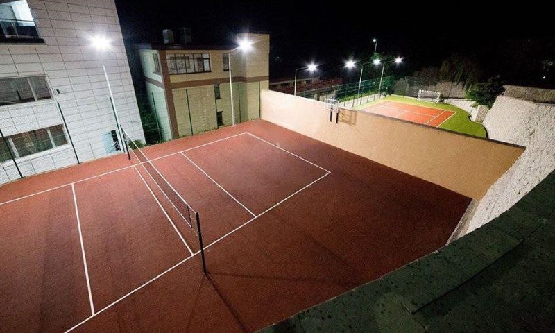 В Сочи 6-летний ребенок погиб, распоров живот на теннисном корте в санатории