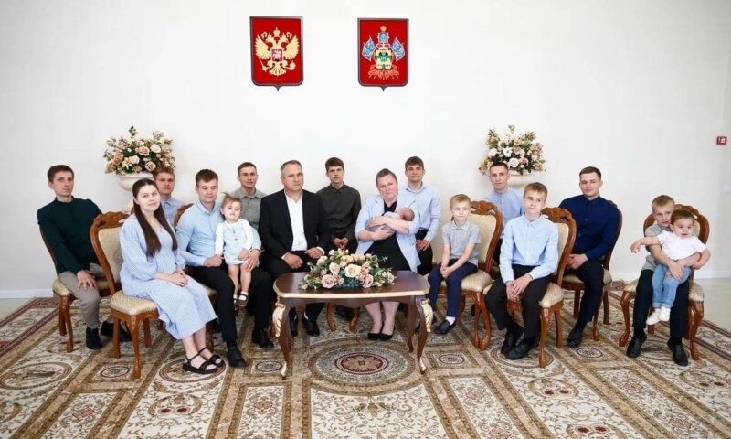 Путин пообщался с кубанской многодетной семьей Солодовниковых