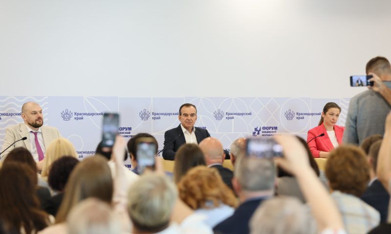 Кондратьев посетил Форум кубанской журналистики в Сочи