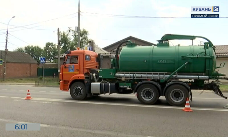 С начала года более 130 км сетей водоотведения промыли в Краснодаре
