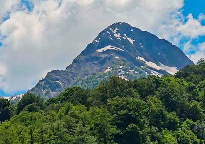 Два новых туристических маршрута на вершину Черная Пирамида открыли в горах Сочи