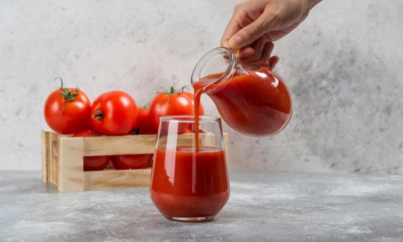 Врач Разаренова объяснила, кому противопоказан томатный сок